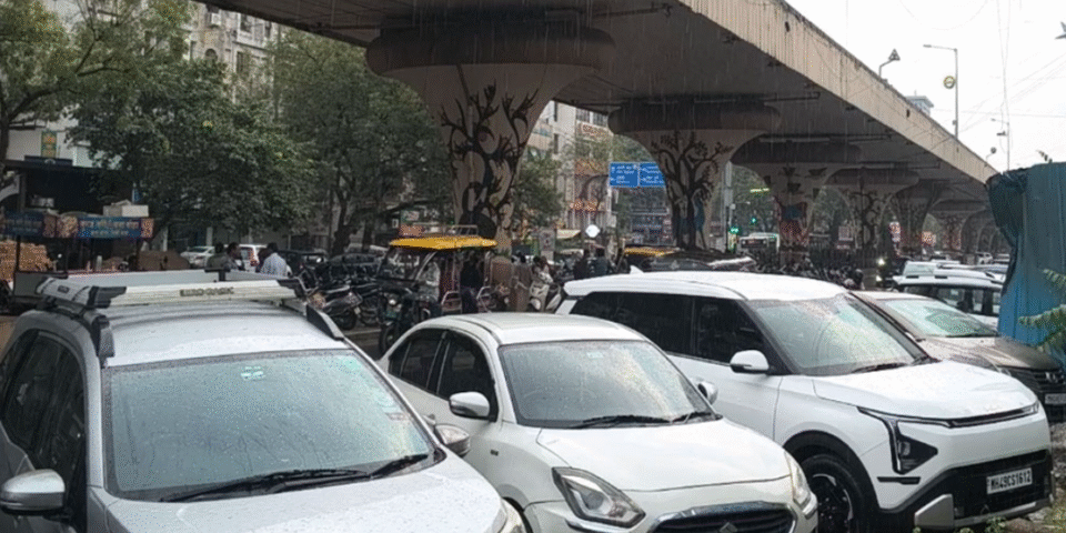 Unseasonal Rain in Nagpur Brings Welcome Relief from October Heat