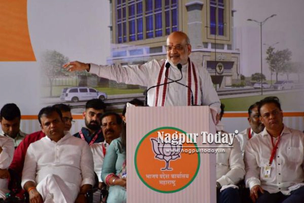 Fadnavis firefights after Amit Shah says ‘don’t need crutches’