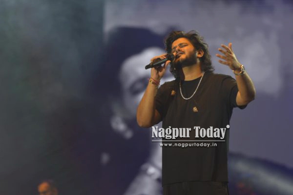आज गली गली नागपूर सजायेंगे,राम आएंगे…; गायक विशाल मिश्राच्या सुरांनी खासदार सांस्कृतिक महोत्सवात रंगत!