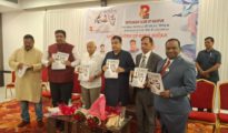 Nitin Gadkari recalls old memories with veteran journalist S.N. Vinod at Smarika launch
