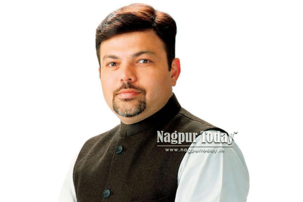 भाजप आमदार आशिष देशमुखांना सत्तेचा माज; विरोधकांना थेट ‘कापून काढू’ म्हणत दिली धमकी !