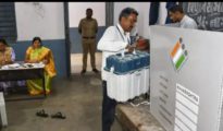 नगरपरिषद निवडणुका : मतदानाला सुरुवात होताच EVM बंद पडल्याने प्रशासन अडचणीत