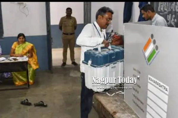 नगरपरिषद निवडणुका : मतदानाला सुरुवात होताच EVM बंद पडल्याने प्रशासन अडचणीत