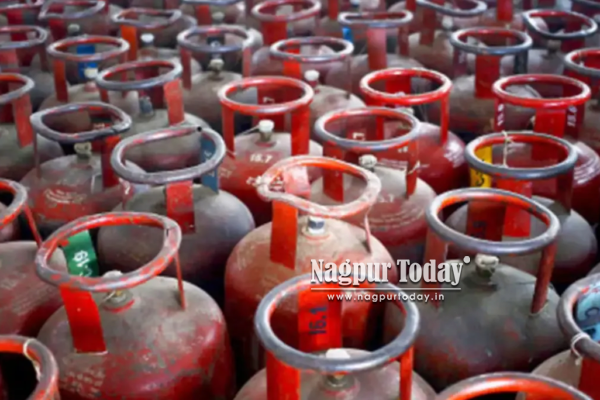 Kalamna Gas Cylinder Black Marketing Racket Busted; Two Held, ₹7.24 Lakh Seized