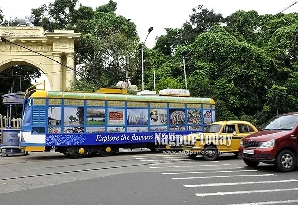 Bombs hurled in south Kolkata, firing heard