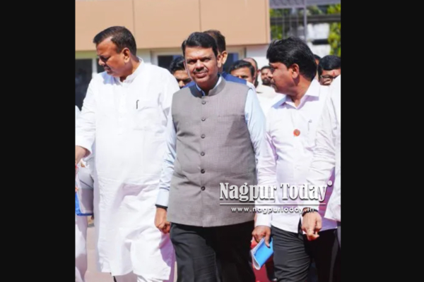 Fadnavis inaugurates key east-west link flyover in Mumbai