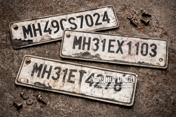 Nagpur: Shoddy HSRP plates spark outrage, vehicle owners demand accountability