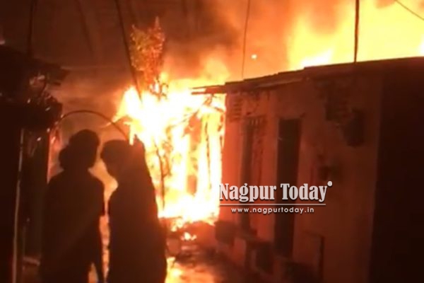 Pre-Dawn Blaze Guts Five Homes Near Yashwant Stadium in Nagpur