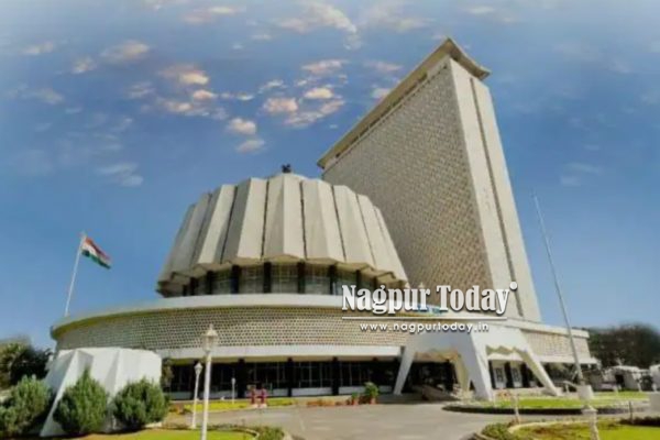 अहिल्यानगरातील ॲसिड हल्ल्यावर विधानसभेत संताप; स्थगन प्रस्ताव फेटाळल्याने गोंधळ!