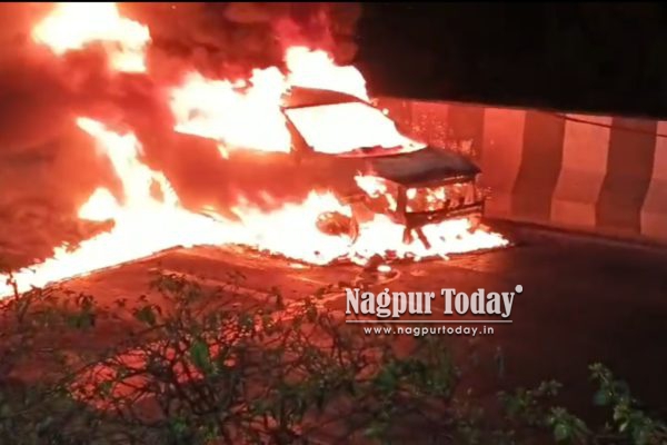 Blazing Car on Wardha Flyover Brings Evening Traffic to a Standstill in Nagpur