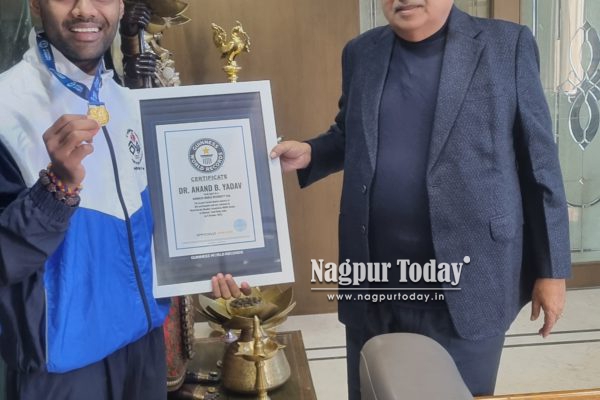 Nagpur martial artist Dr. Anand Yadav sets Guinness World Record, felicitated by Gadkari