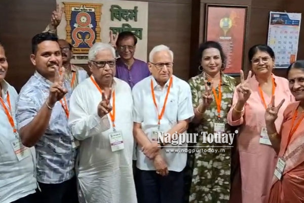 Girish Gandhi Set to Become New President of Vidarbha Sahitya Sangh; Datey, Joshi Suffer Major Defeat