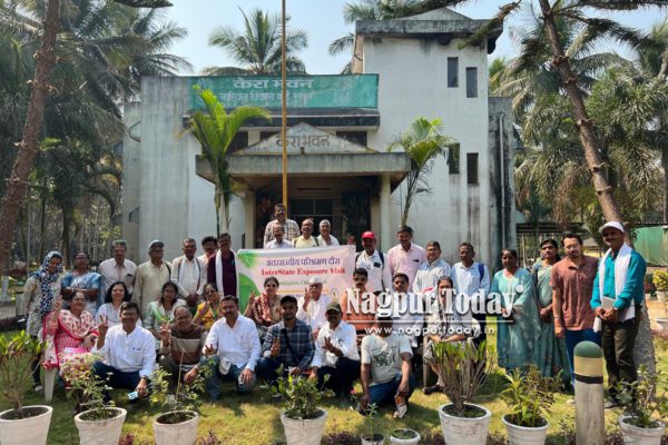 कोंडागांव अध्ययन दौरे में विदर्भ के किसानों ने आधुनिक नारियल खेती मॉडल का अध्ययन किया