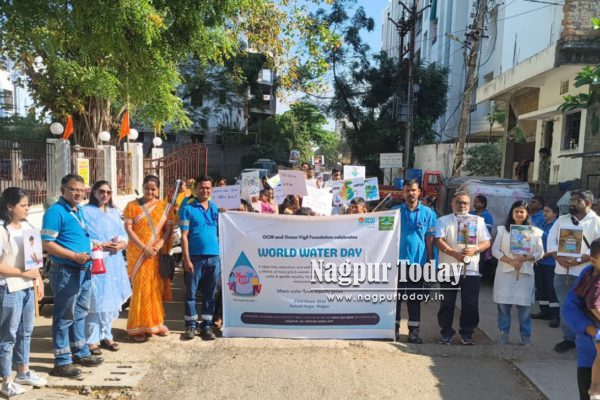 ‘पाणी हेच जीवन’ चा संदेश देत चिमुकल्यांनी काढली रॅली