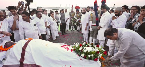 Datta Meghe cremated with full State honours at Paonar