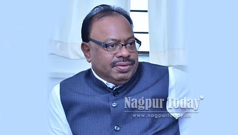 अधिकाऱ्यांच्या पत्नींविषयी केवळ आरोप नकोत, ठोस पुरावे द्या; महसूल मंत्री बावनकुळे यांचा वडेट्टीवारांना इशारा