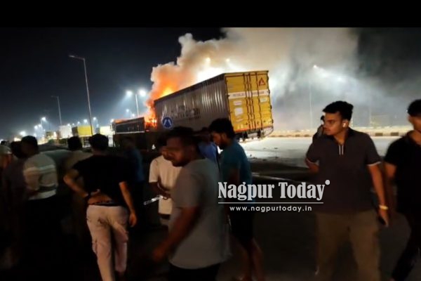Driver Burnt Alive in Midnight Crash Near Mauda on Nagpur–Bhandara Highway; Cleaner Critical