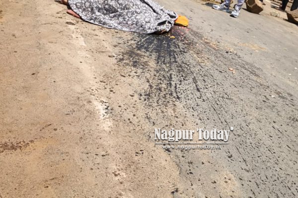 Video गोंदिया: मौत बनाकर दौड़ा टिप्पर , मां की मौत-बेटी घायल , सड़क पर जाम