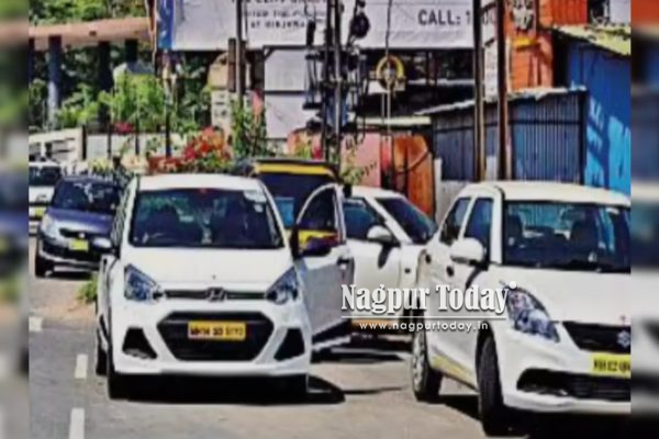 नागपूर विमानतळावर कॅबचालकांचा बेमुदत बंद; प्रवाशांची गैरसोय!