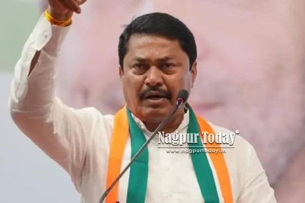 Patole slams Maha Govt for making Marathi mandatory for auto, taxi drivers