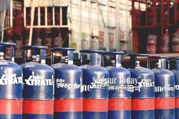 Commercial LPG price hiked by Rs 993, to cost Rs 3,104.50 in Nagpur