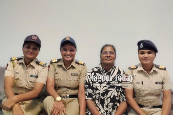 नागपूर पोलिस दलातील ‘मदर पॉवर’; आईच्या पावलावर पाऊल टाकत तिन्ही लेकी झाल्या पोलीस!