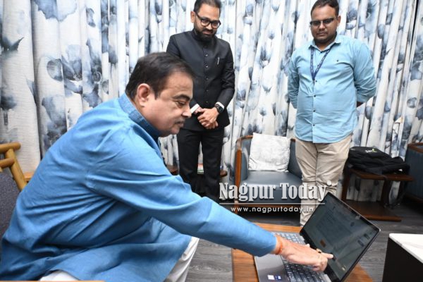Digital Census begins in Nagpur; Gadkari, Mayor lead self-enumeration drive, urge citizens to participate