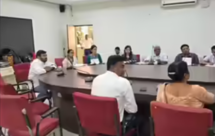 NMC’s ‘Pati Raj’? Former Corporator Munna Yadav Leads Review Meeting, Sparks Row in Nagpur