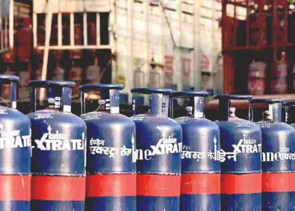 Commercial LPG price hiked by Rs 53, to cost Rs 3,157.50 in Nagpur