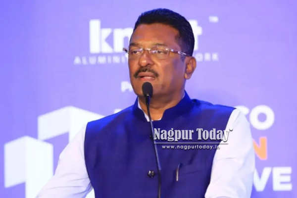 एसटीचा तोटा भरून काढा, अन्यथा नोकरी धोक्यात; परिवहन मंत्री प्रताप सरनाईक यांचा अधिकाऱ्यांना ३० दिवसांचा इशारा