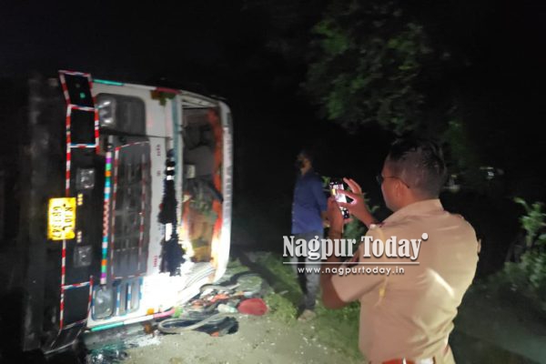 Saoner: Steel-Laden Truck Overturns Near Ambika Bar, Driver Hurt