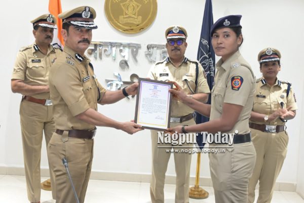 Nagpur Police Commissioner Honours Officers for Outstanding Service