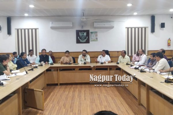 पावसाच्या पाण्याचा निचरा करण्यासाठी युद्धपातळीवर उपाययोजना करा