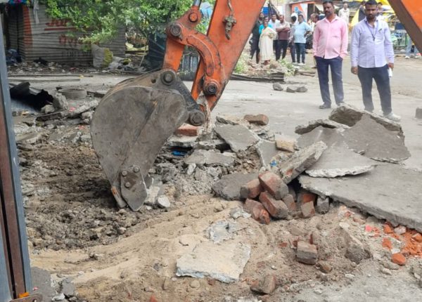 Gangwar Aftermath: Bulldozers Demolish Illegal Properties Linked to MCOCA Accused Ajay Chinkhede in Nagpur