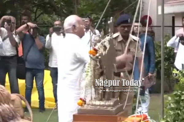 Mohan Bhagwat hoists National Flag at RSS headquarters