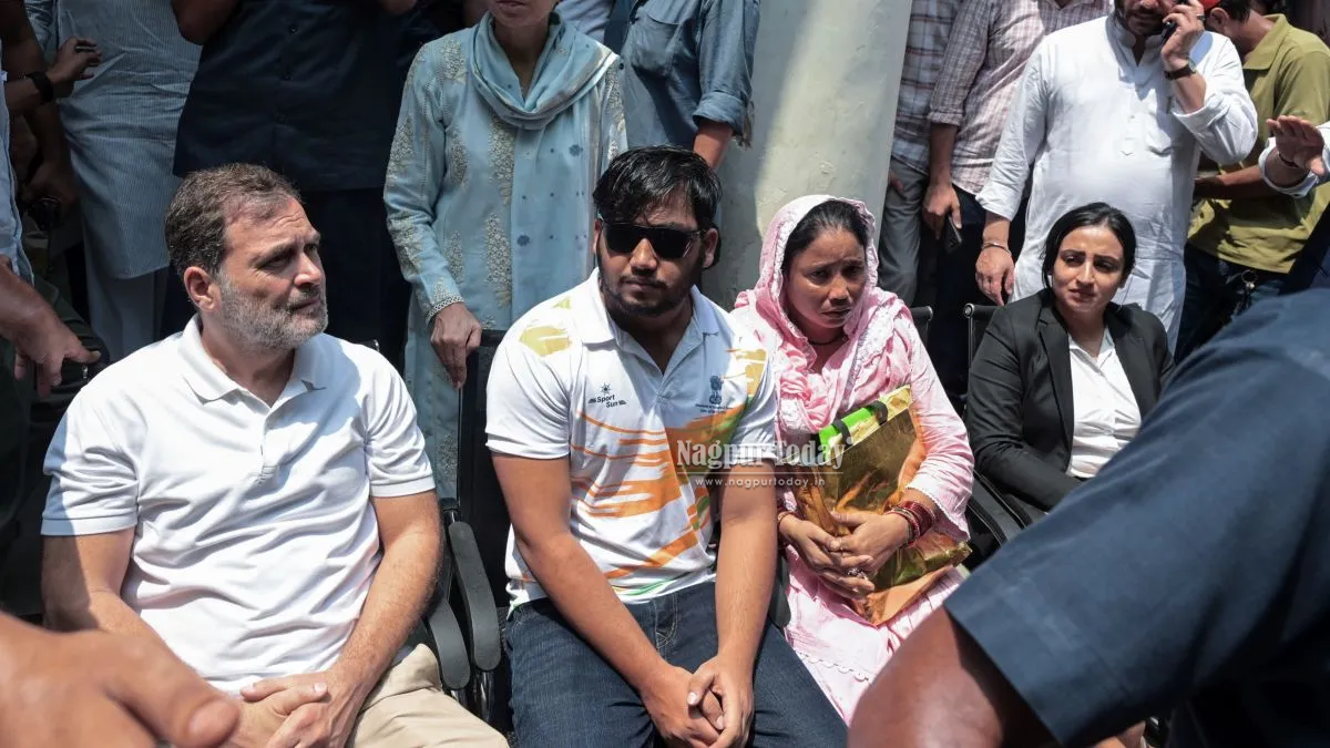 Cops to book FIR over pellet injuries after Rahul’s dharna