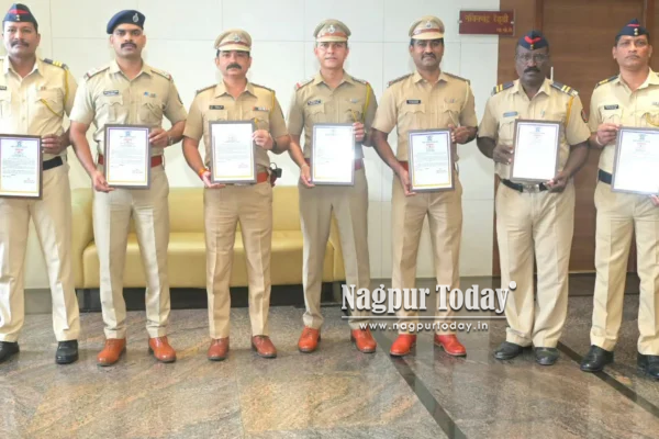 प्रभावी न्यायालयीन कामगिरीसाठी पोलिसांचा सन्मान; सीपी विश्वास नांगरे पाटील यांच्या हस्ते प्रशस्तीपत्र