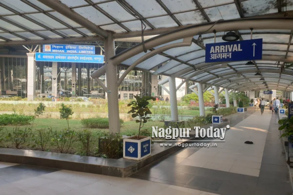 नागपूर विमानतळाच्या सुरक्षेला मटण बाजाराचा धोका; पक्षी धडकण्याच्या घटनांनी वाढवली चिंता