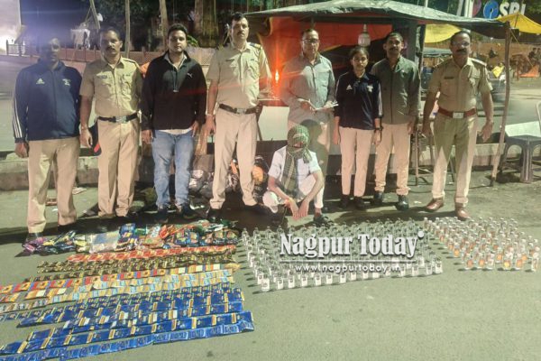नागपुरात पानठेल्यावर प्रतिबंधित तंबाखू अन् देशी दारूचा साठा; २३ वर्षीय तरुणावर गुन्हा