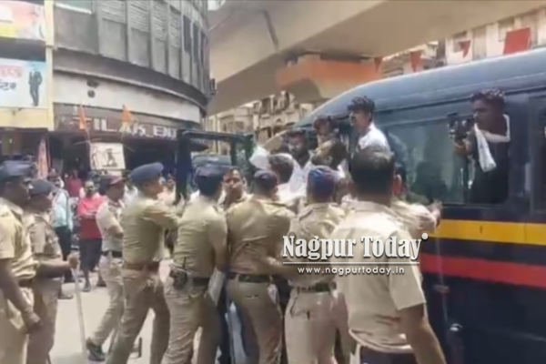 नागपुरात E20 विरोधात युवक काँग्रेसचे आंदोलन; गडकरी वाड्याकडे घेरावाचा प्रयत्न, गांधी गेटवर पोलिसांनी रोखले