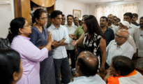 मेहनत की कमाई के लिए प्रमोटर के घर पहुंचे जमाकर्ता, निर्मल उज्ज्वल पर फूटा गुस्सा