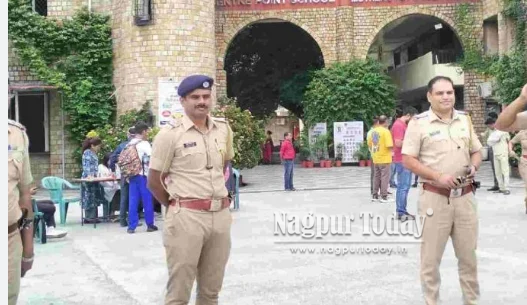 नागपुरातील १६ शाळांसह शासकीय कार्यालयांना बॉम्बस्फोटाची धमकी; ४८ तासांनंतरही आरोपी बेपत्ता