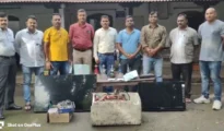 देर रात हुक्का पार्लर पर पुलिस का शिकंजा, बाहर से ताला लगाकर रोकने की कोशिश