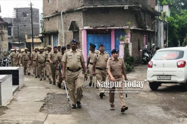 सण उत्सवाच्या पार्श्वभूमीवर अल्लीपूर पोलिसांचा रूट मार्च; शांतता राखण्याचे आवाहन