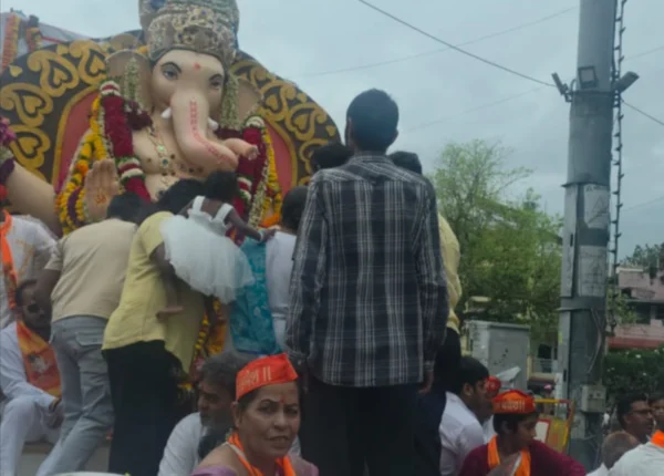 Nagpur Ganesh Visarjan: Dhol-Tasha Beats, Gulal Mark Processions
