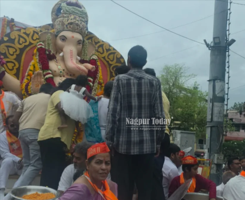 नागपुरात ढोल-ताशांचा गजर, गुलालाची उधळण; ‘बाप्पा मोरया’च्या जयघोषात विसर्जन मिरवणुकीला सुरुवात