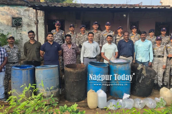 नागपूरच्या हिंगणा पारिसरात अवैध मोहफुल दारूच्या हातभट्टीवर छापा; एकाला अटक, तिघे फारार