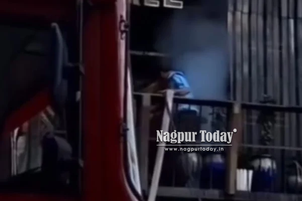 नागपूरच्या ‘द बॅरल कॅफे’मध्ये रजनीगंधाची पुडी नेण्यास रोखल्याने संताप; मित्रासोबत मिळून पब पेटवला!
