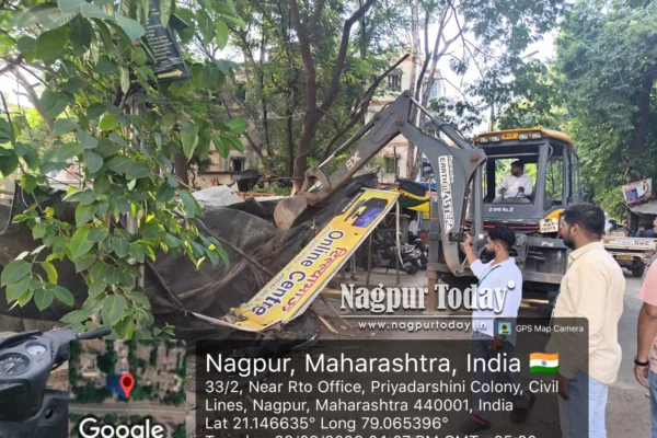 धरमपेठ झोन अंतर्गत अनधिकृत रस्ता फुटपाथवरील अनधिकृतपणे लावण्यात आलेले दुकांनांवर कारवाईबाबत”