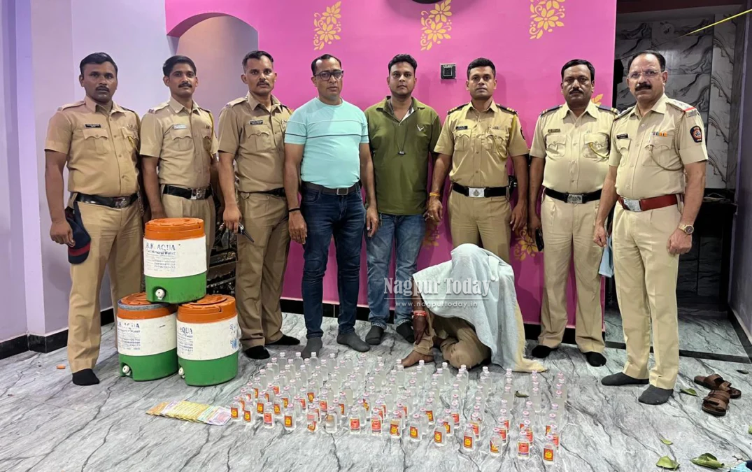 तड़ीपार होकर भी घर से चला रहा था शराब का धंधा! नागपुर में पुलिस की कार्रवाई, ₹18,370 का माल जब्त